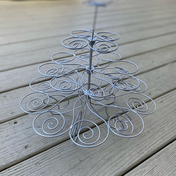 Wilton - Cupcakes N More Dessert Stand - Picture 5 of 12